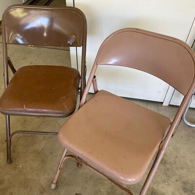 #579 (2) Metal Folding Chairs. 