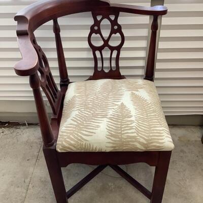 D1167 Vintage Mahogany Corner Chair