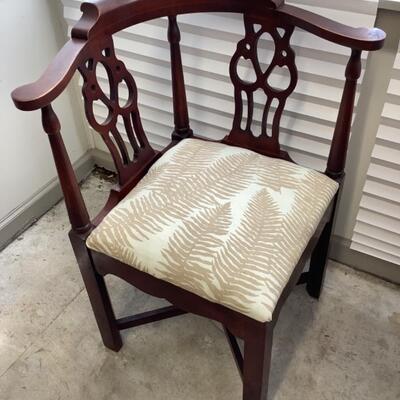 D1167 Vintage Mahogany Corner Chair
