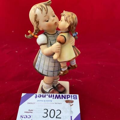 LOT 302 Kiss Me 311
