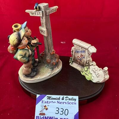 LOT 330 Berlin Collection, Crossroads