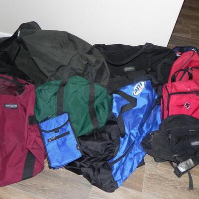 LOT 25 DUFFLE BAGS