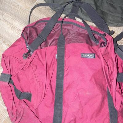 LOT 25 DUFFLE BAGS