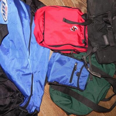 LOT 25 DUFFLE BAGS