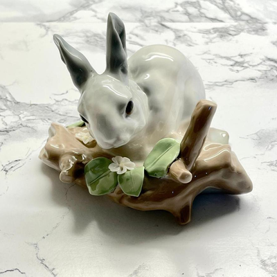 Lot 187 Lladro Bunny Rabbit Figurine Hand Painted in Spain 4"