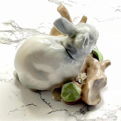 Lot 187 Lladro Bunny Rabbit Figurine Hand Painted in Spain 4"