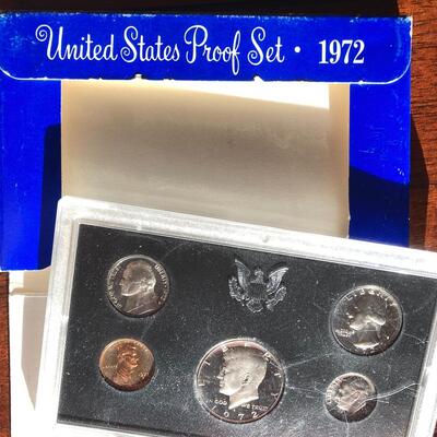 US Proof and mint sets collection with 1972 proof, 1972 mint and 1962 men sets. Lot A24