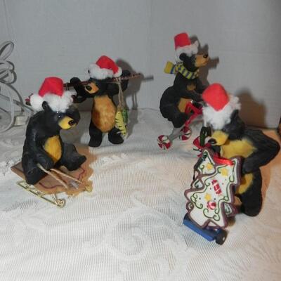 LOT 28 CHRISTMAS BEARS