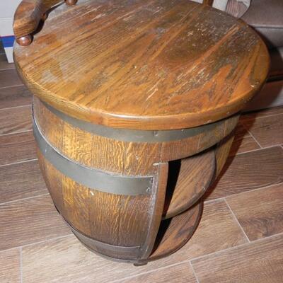 LOT 35 WOOD BARREL STAND