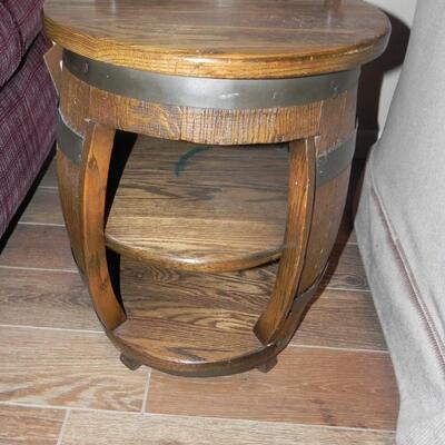 LOT 35 WOOD BARREL STAND