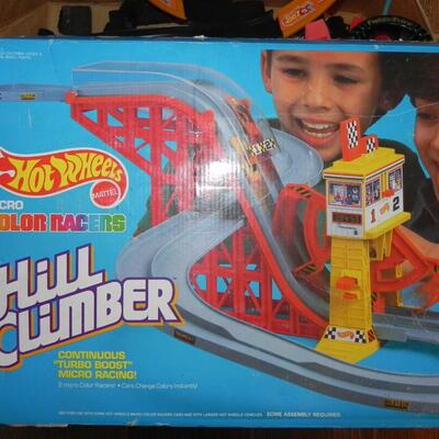 LOT 19 HOTWHEELS HILL CLIMBER AND CARS