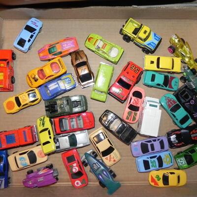 LOT 19 HOTWHEELS HILL CLIMBER AND CARS