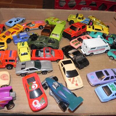 LOT 19 HOTWHEELS HILL CLIMBER AND CARS