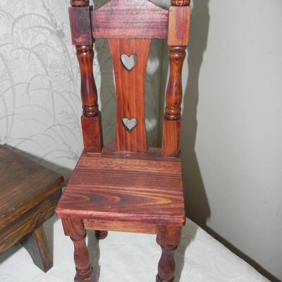 LOT 41 WOOD DOLL CHAIR & TABLE