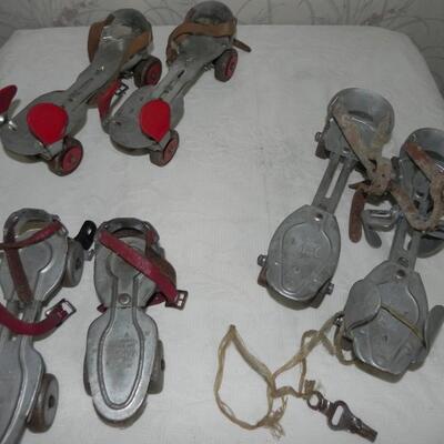 LOT 22 VINTAGE ROLLER SKATES 