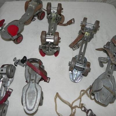 LOT 22 VINTAGE ROLLER SKATES 