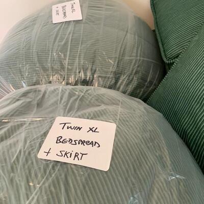 Lot 228 Group Green Bedding Twin Decorator Pillows Bedspread & Skirt