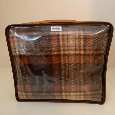 Lot 226 Vintage Pendleton Robe / Stadium Blanket In Bag Mini Vinyl Pillow