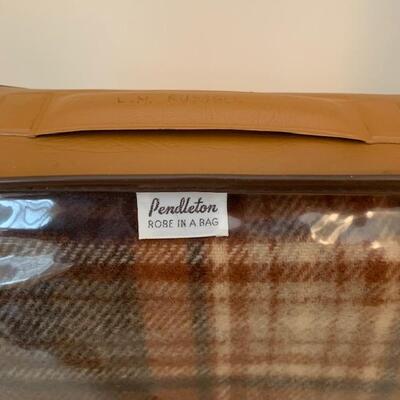 Lot 226 Vintage Pendleton Robe / Stadium Blanket In Bag Mini Vinyl Pillow