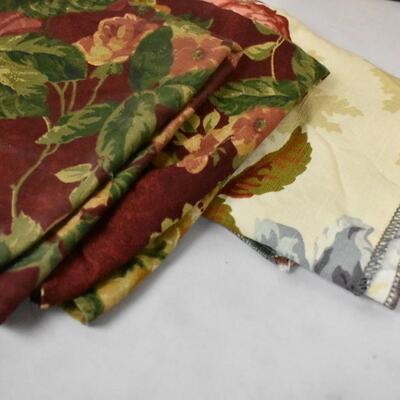 Kitchen Lot: Table Runner, Cloths, Apron, Mitten, Hot Pad - Used, needs cleaning