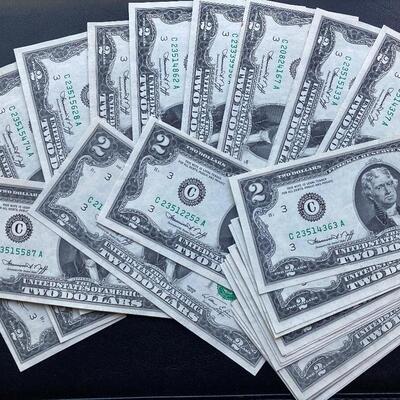 Collection of (25) 1976 $2 Federal reserve notes Lot A30