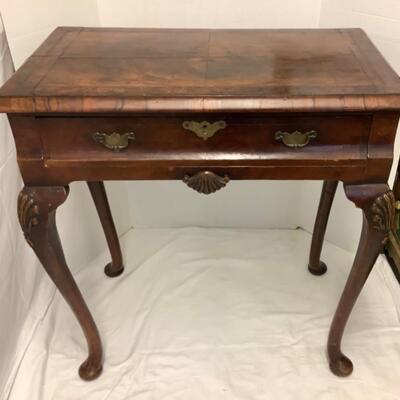 D1176 Antique Single Drawer Stand with Shell Motif