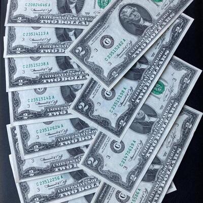 Collection of (12) 1976 $2 Federal reserve notes Lot A31