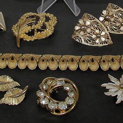 Lot of Nice Vintage Costume Jewelry Napier, Kraemer, Pintrifori, Parklane