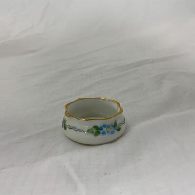 [120] VINTAGE | Tiny Blue Flowers | Hand Painted Salt Dip | Cellar
