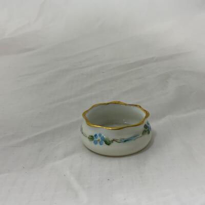 [120] VINTAGE | Tiny Blue Flowers | Hand Painted Salt Dip | Cellar