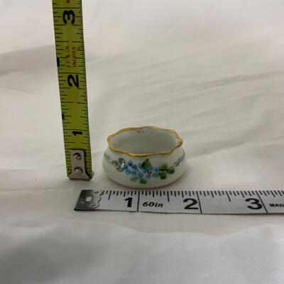 [120] VINTAGE | Tiny Blue Flowers | Hand Painted Salt Dip | Cellar