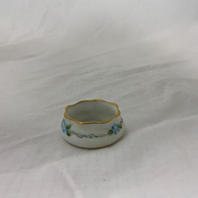 [120] VINTAGE | Tiny Blue Flowers | Hand Painted Salt Dip | Cellar