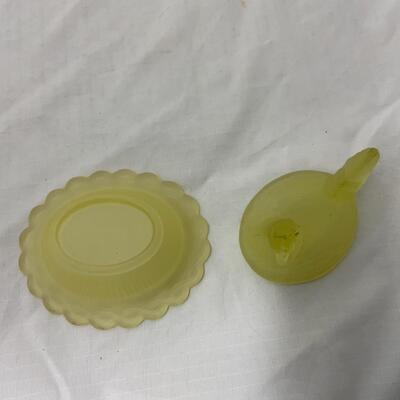 [121] VINTAGE | Covered Chicken on Nest | Yellow Satin Glass | Salt Dip