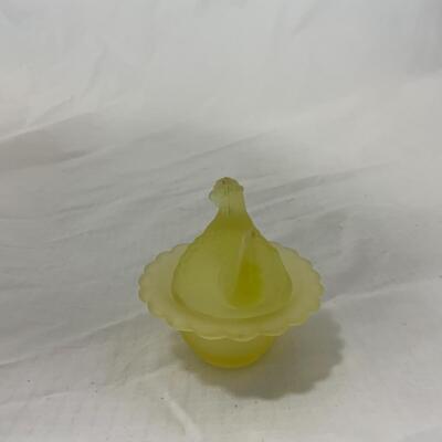 [121] VINTAGE | Covered Chicken on Nest | Yellow Satin Glass | Salt Dip
