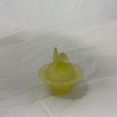 [121] VINTAGE | Covered Chicken on Nest | Yellow Satin Glass | Salt Dip