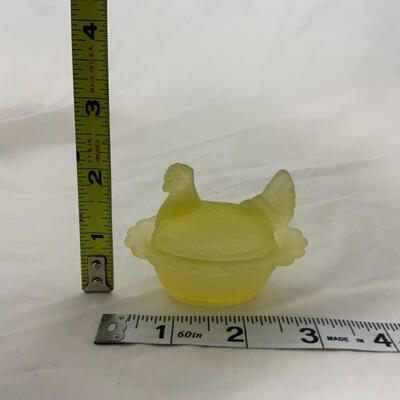 [121] VINTAGE | Covered Chicken on Nest | Yellow Satin Glass | Salt Dip