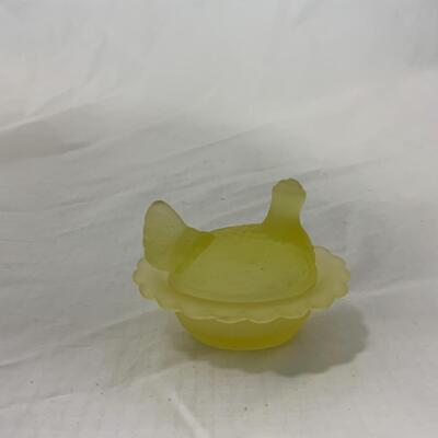 [121] VINTAGE | Covered Chicken on Nest | Yellow Satin Glass | Salt Dip