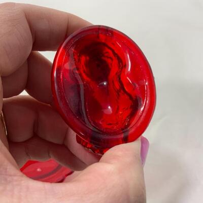 [122] VINTAGE | Covered Cat on Basket | Ruby Glass | Salt Dip | Cellar