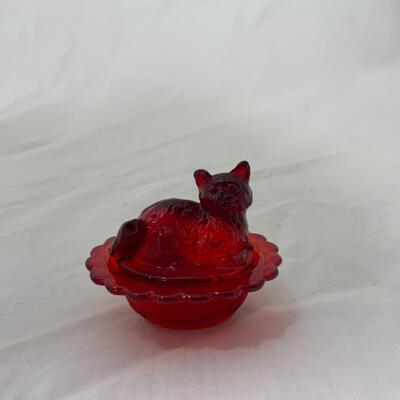 [122] VINTAGE | Covered Cat on Basket | Ruby Glass | Salt Dip | Cellar