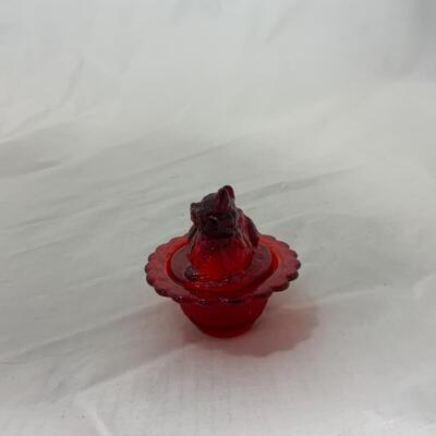 [122] VINTAGE | Covered Cat on Basket | Ruby Glass | Salt Dip | Cellar