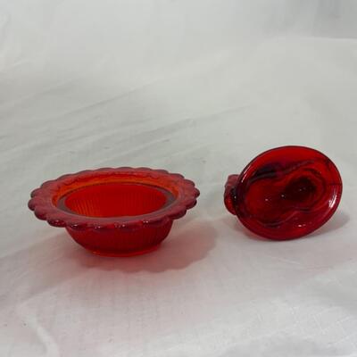 [122] VINTAGE | Covered Cat on Basket | Ruby Glass | Salt Dip | Cellar