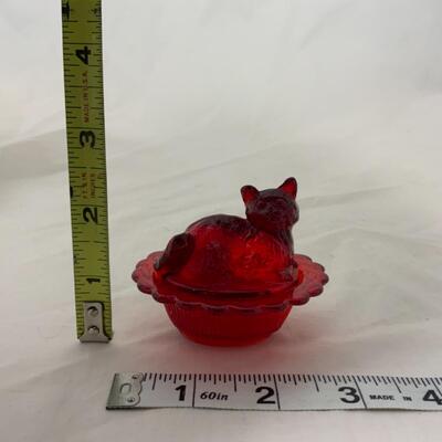[122] VINTAGE | Covered Cat on Basket | Ruby Glass | Salt Dip | Cellar