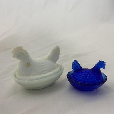 [129] VINTAGE | Covered Chicken on Nest | Salt Dip