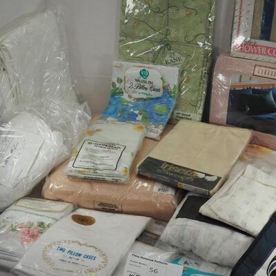 Lot 56 New Vintage linens