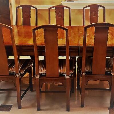 Henredon Dinning Table with 8 Chairs and 2 Leafs