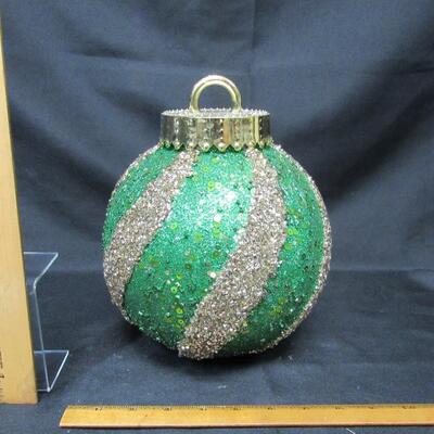Extra large ornament table decoration, green & gold