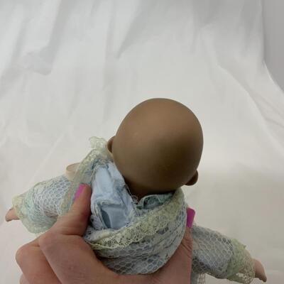 [142] Happy Baby in Blue | Ceramic Doll | Music Box