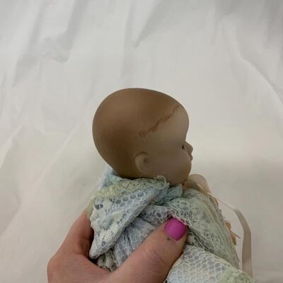 [142] Happy Baby in Blue | Ceramic Doll | Music Box