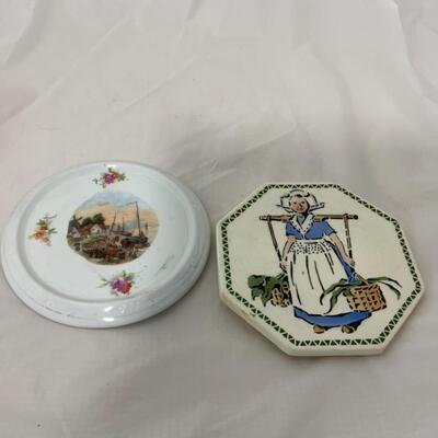 [144] VINTAGE | Two Dutch-Inspired Tea Trivets