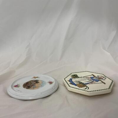 [144] VINTAGE | Two Dutch-Inspired Tea Trivets